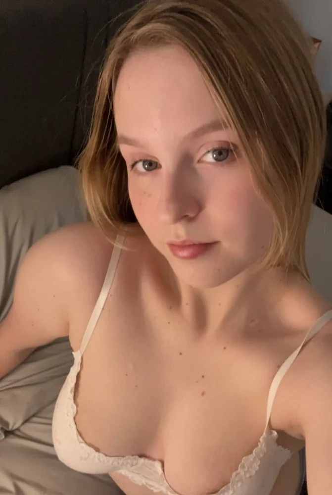 Profile example: NinaNextDoor100